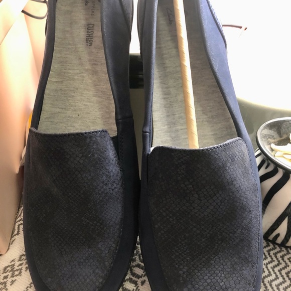 Brand new Clark’s Cloudsteppers Ayla River shoe in blue faux snakeskin - Picture 2 of 5